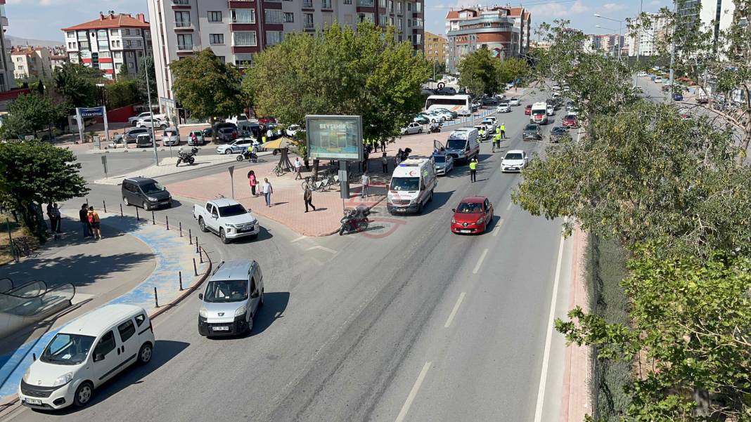 Konya’da polis motosikleti ile motosiklet çarpıştı! Yaralılar var 1